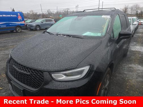 2022 Chrysler Pacifica Touring-L