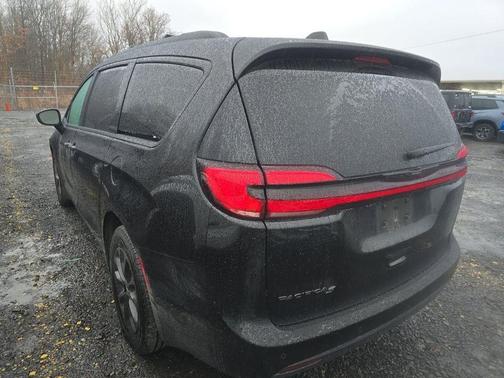 2022 Chrysler Pacifica Touring-L