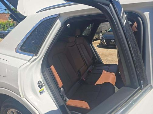 Ibis White 2022 Audi Q3 45 S line Premium