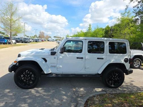 Bright White Clearcoat 2023 Jeep Wrangler 4xe Sahara