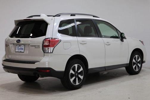 Crystal White Pearl 2017 Subaru Forester 2.5i Limited