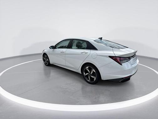 2022 Hyundai ELANTRA HEV Limited