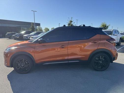 2022 Nissan Kicks SR