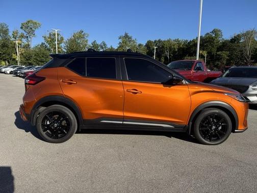 2022 Nissan Kicks SR