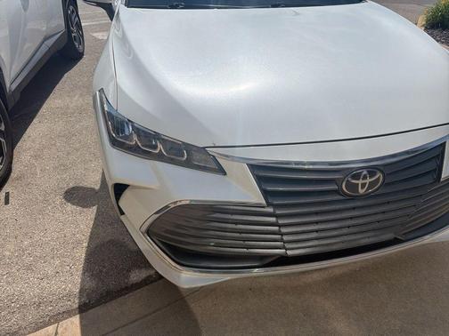 Pearl 2019 Toyota Avalon XLE