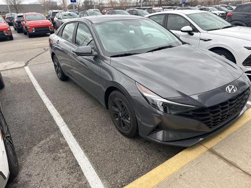 2023 Hyundai ELANTRA SEL