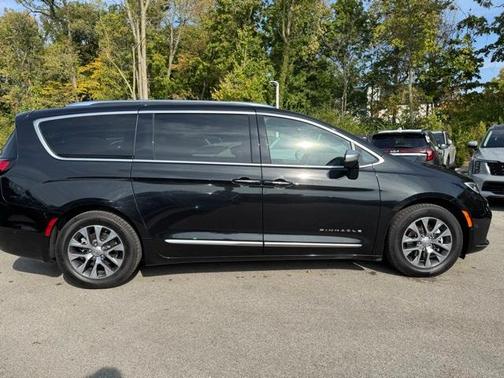 2022 Chrysler Pacifica Hybrid Pinnacle