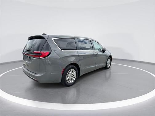 2023 Chrysler Pacifica Touring-L