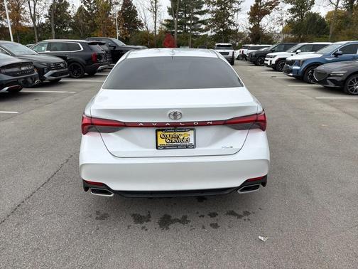 2019 Toyota Avalon XLE