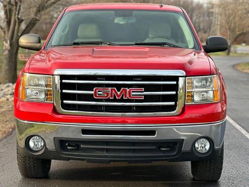 Red 2013 GMC Sierra 1500 SLE1