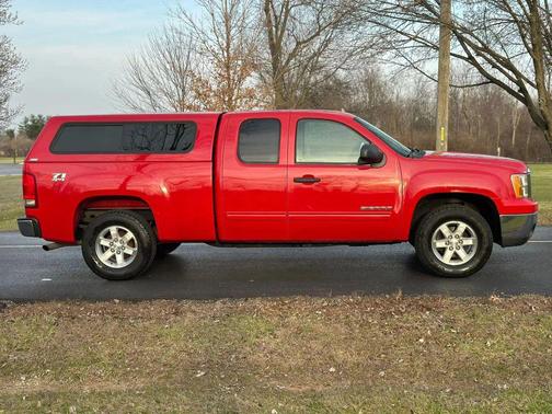 Red 2013 GMC Sierra 1500 SLE1