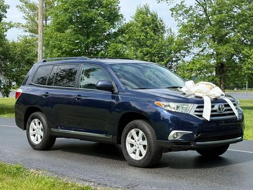 Blue 2012 Toyota Highlander SE