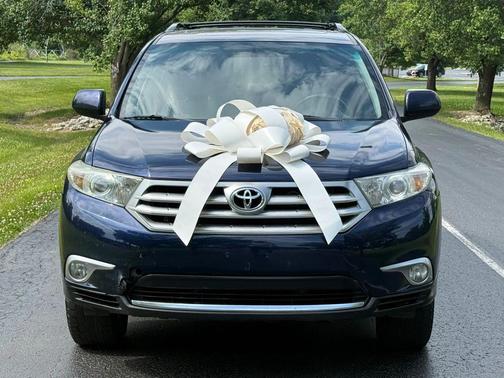 Blue 2012 Toyota Highlander SE