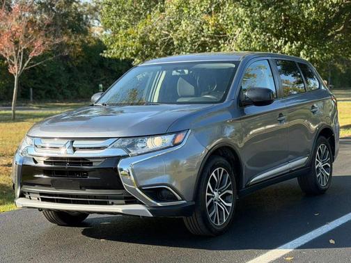 Silver 2018 Mitsubishi Outlander SP