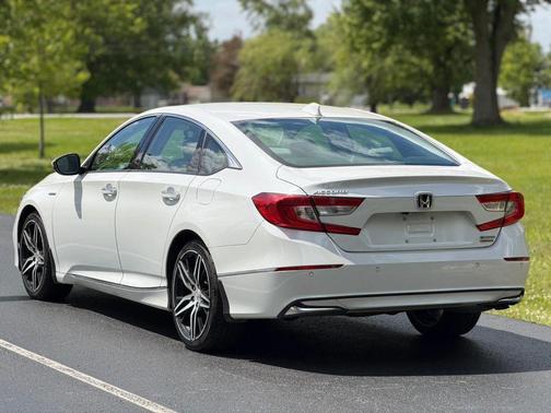 White 2022 Honda Accord Hybrid Touring