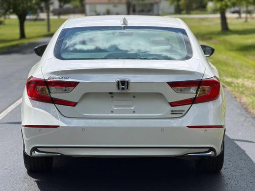 White 2022 Honda Accord Hybrid Touring