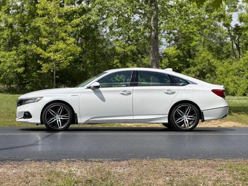 White 2022 Honda Accord Hybrid Touring
