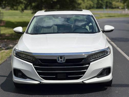 White 2022 Honda Accord Hybrid Touring