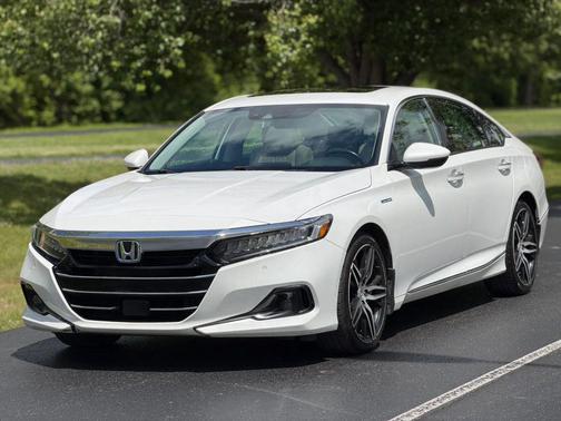 White 2022 Honda Accord Hybrid Touring