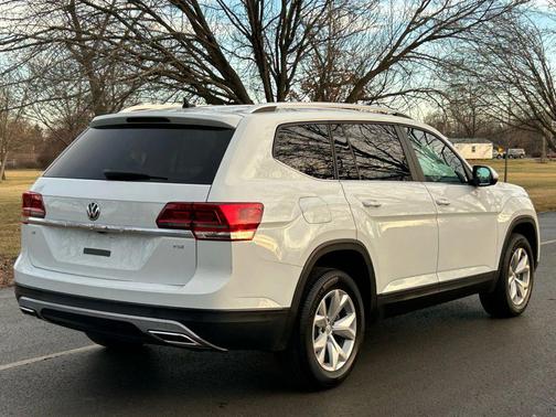 2018 Volkswagen Atlas SE w/Tech Pkg Sport Utility 4D