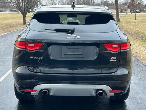 2018 Jaguar F-PACE S