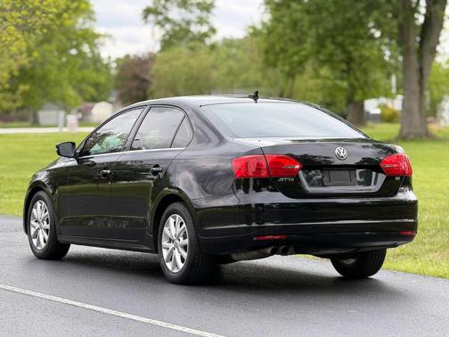 Black 2014 Volkswagen Jetta Auto SE w/Connectivity