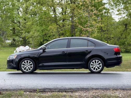 Black 2014 Volkswagen Jetta Auto SE w/Connectivity