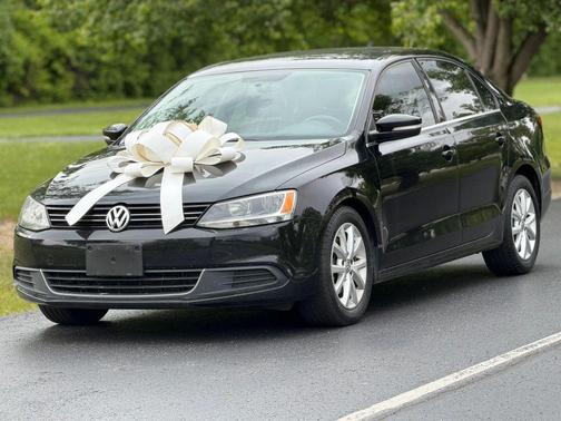 Black 2014 Volkswagen Jetta Auto SE w/Connectivity