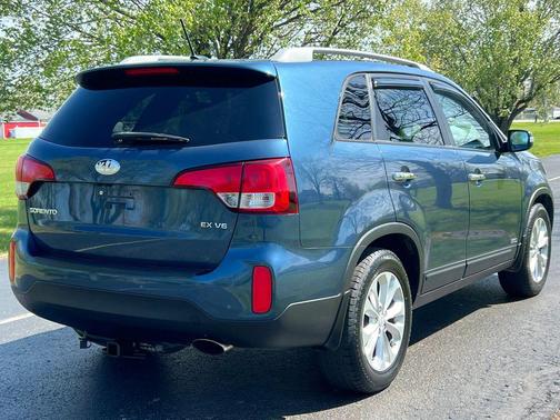 Blue 2015 Kia Sorento EX