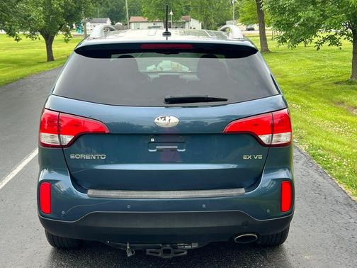 Blue 2015 Kia Sorento EX