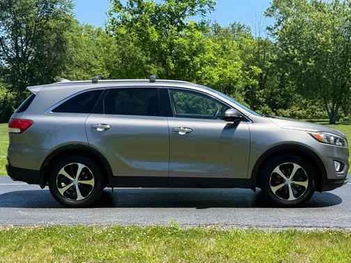 Gray 2016 Kia Sorento EX