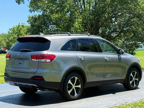 Gray 2016 Kia Sorento EX