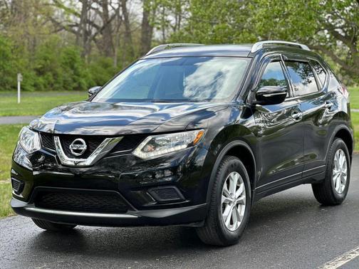 Black 2015 Nissan Rogue SV