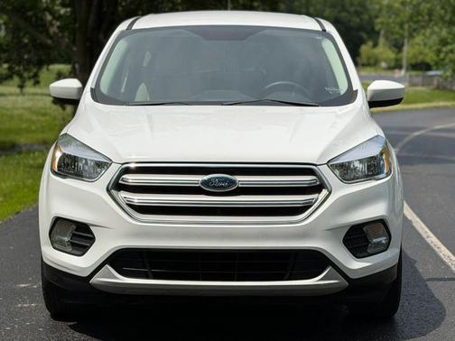 White 2019 Ford Escape SE