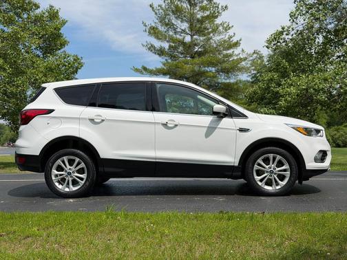 White 2019 Ford Escape SE