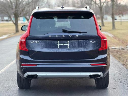 2017 Volvo XC90 T6 Momentum