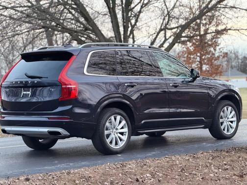 2017 Volvo XC90 T6 Momentum
