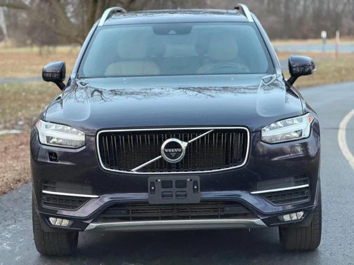 2017 Volvo XC90 T6 Momentum