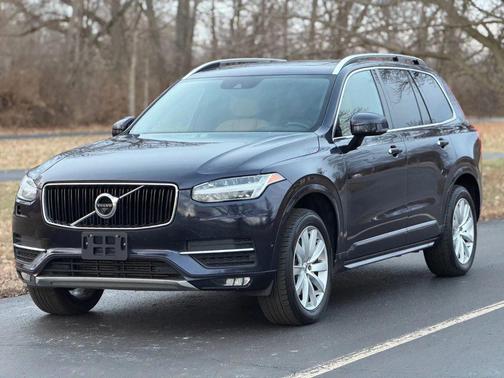 2017 Volvo XC90 T6 Momentum