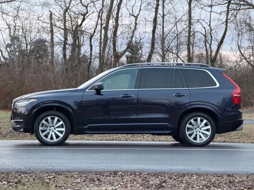 2017 Volvo XC90 T6 Momentum