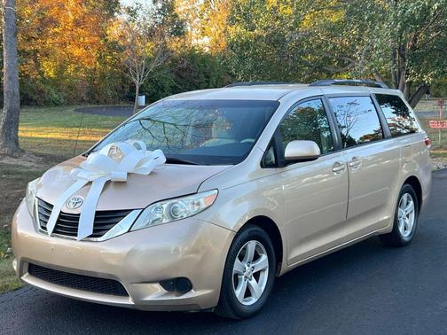 2011 Toyota Sienna LE