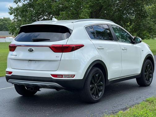 White 2019 Kia Sportage EX