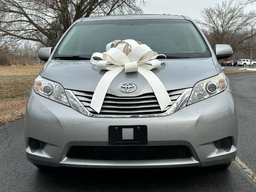 2017 Toyota Sienna LE