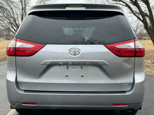 2017 Toyota Sienna LE