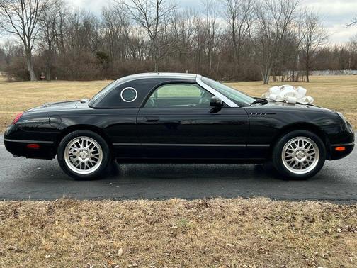 2002 Ford Thunderbird Base