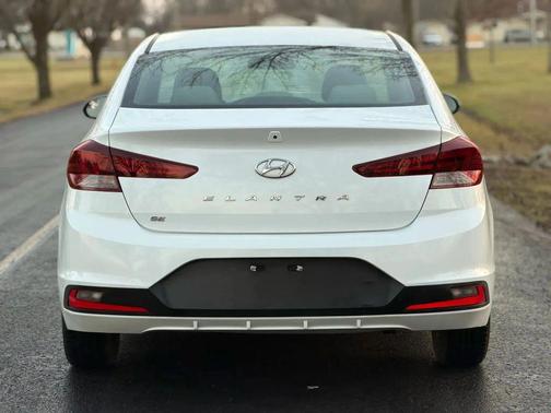 2019 Hyundai ELANTRA SE