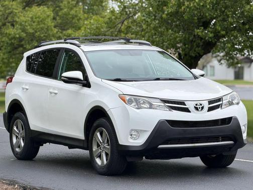 White 2015 Toyota RAV4 XLE