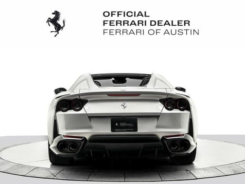 Argento 2021 Ferrari 812 GTS Convertible