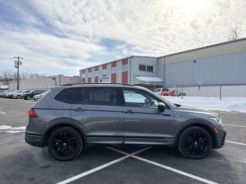 2022 Volkswagen Tiguan 2.0T SE R-Line Black 4MOTION