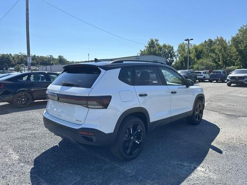 2025 Volkswagen Taos 1.5T SE Black